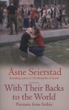 Virago Asne Seierstad: With Their Back to the World - könyv