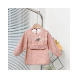 Vízálló hosszú ujjú bézs előke ruha babáknak étkezéshez és játékhoz