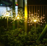 VOLTRONIC Napelemes földbe szúrható tüzijáték világítás 90/120/150 LED meleg fehér vízálló karácsonyi dekoráció szolár csillagszóró fény