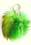Zöld  nyúlszőr táskadísz kristályokkal